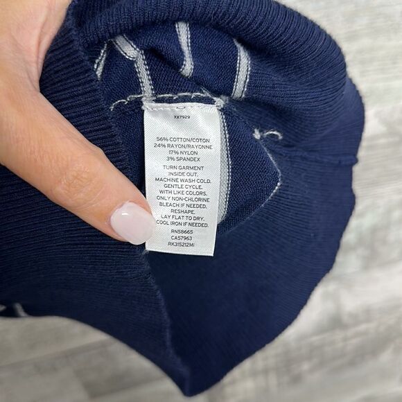 Abound V-Neck Sweater - Picture 4 of 4